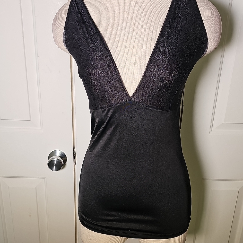 Heavenly Shapewear Black Lace V-Neck Top. Sexy..1X‎